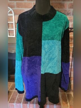 Sag Harbor Black and Blue Chenille Sweater